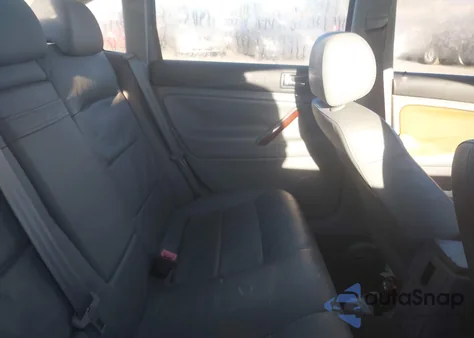 2003 Volkswagen Passat Glx from USA, damaged, VIN WVWRH63B13P340236